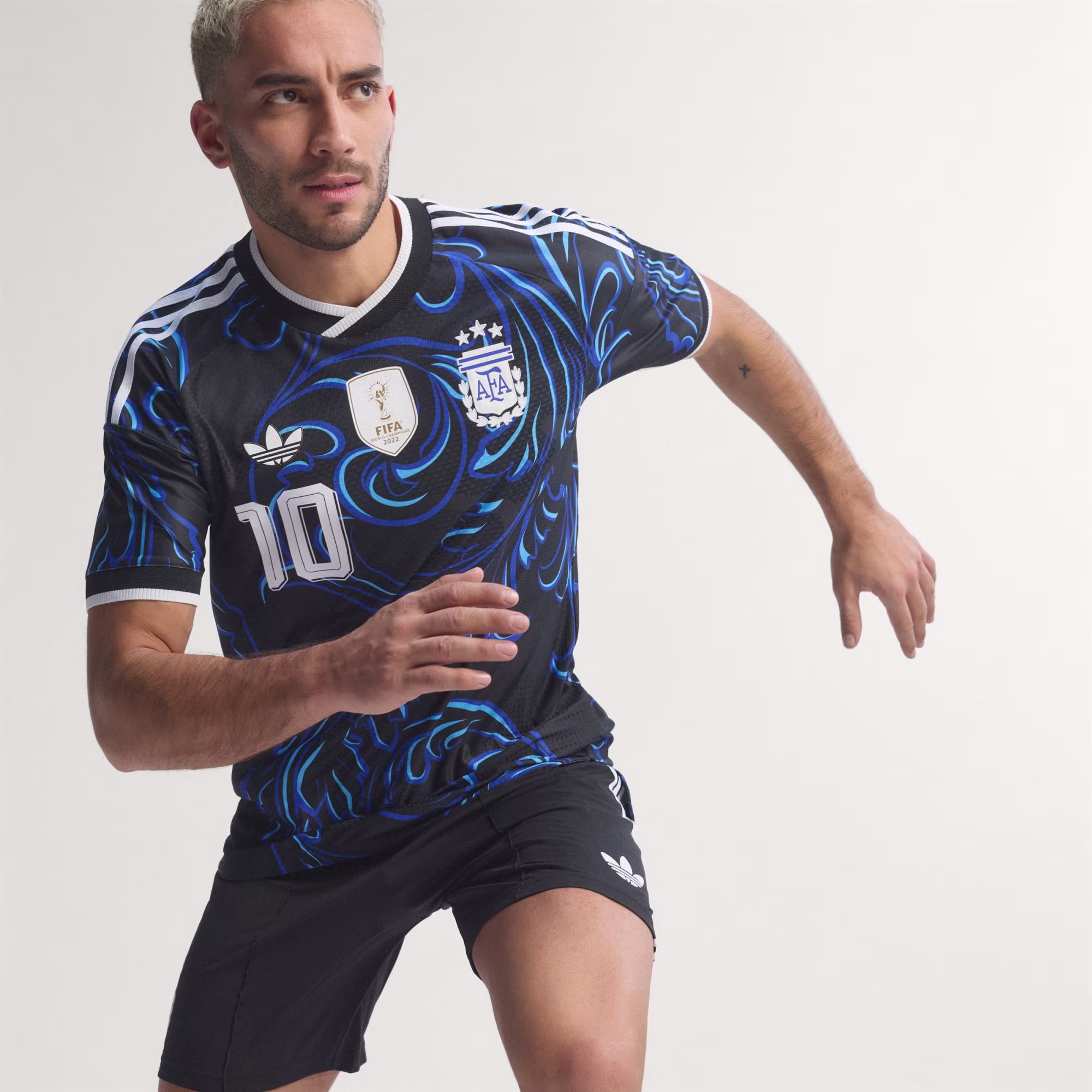 JERSEY VISITANTE MESSI SELECCIÓN ARGENTINA 26 VERSIÓN JUGADOR